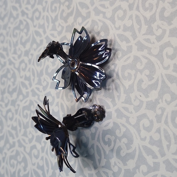 Floral Earrings - Picture 4 of 4